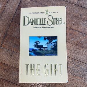 Danielle Steel the gift